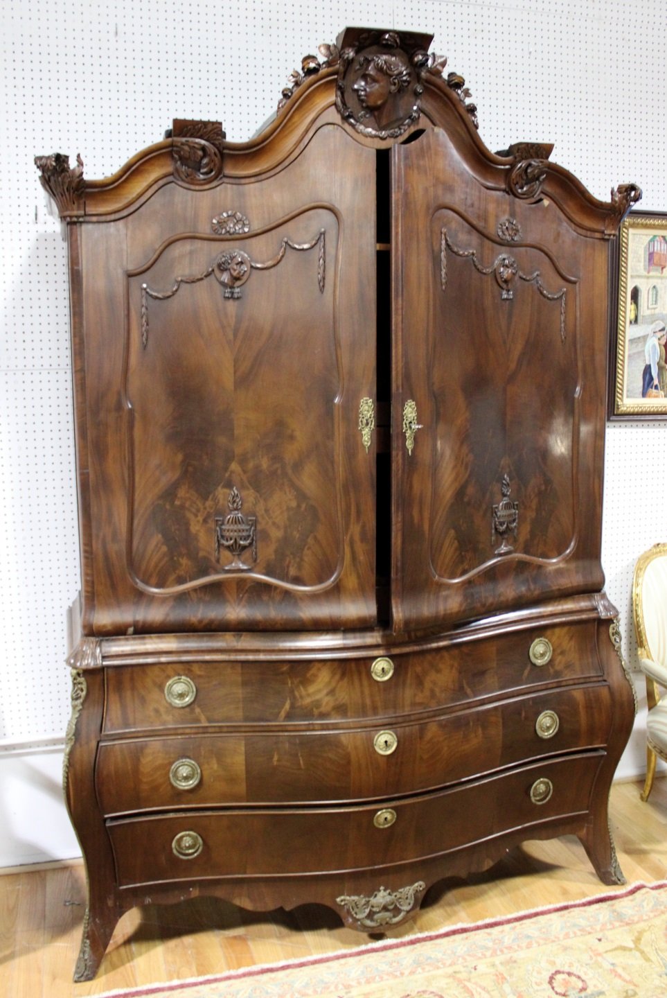 18TH CENTURY DUTCH MAHOGANY BOMBE