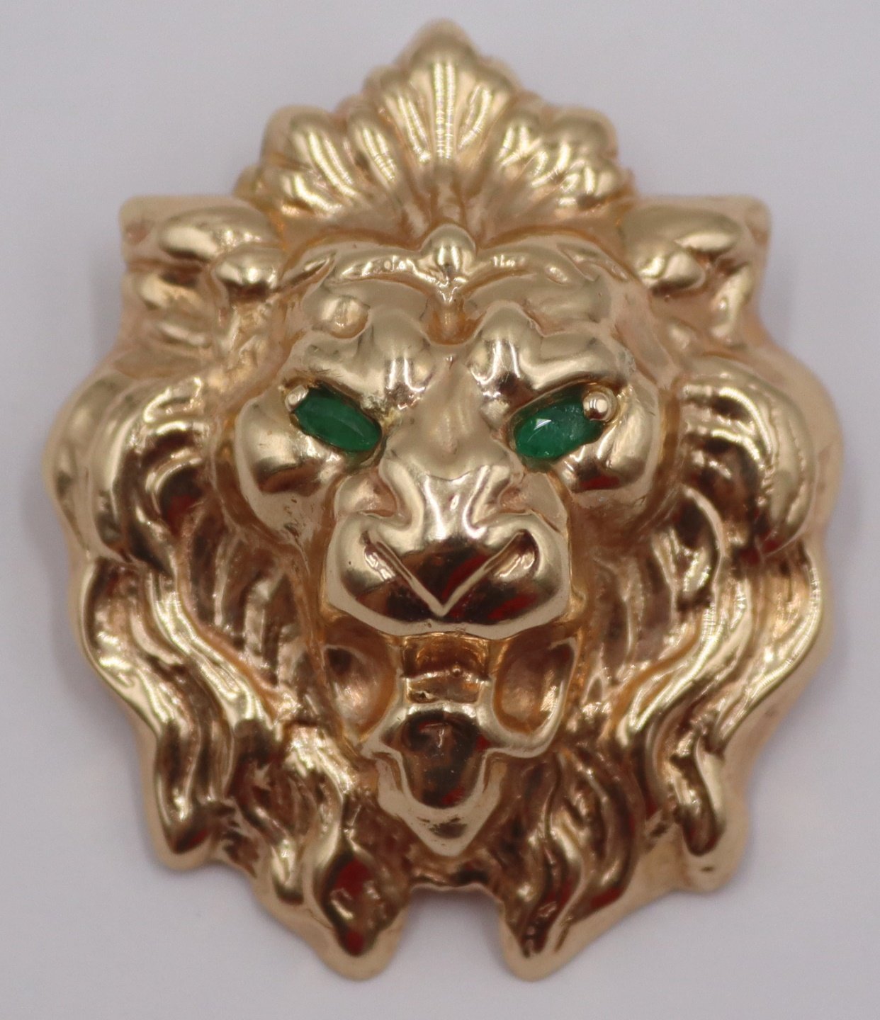 JEWELRY. 14KT GOLD & EMERALD LION'S