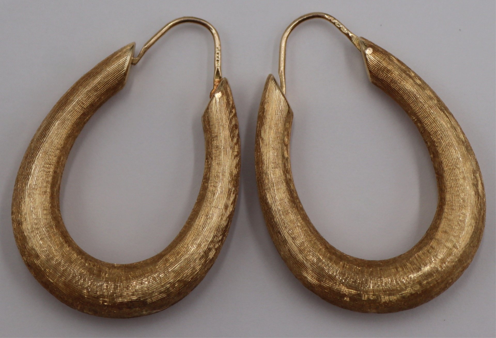 JEWELRY PAIR OF 14KT BRUSHED GOLD 3bc576