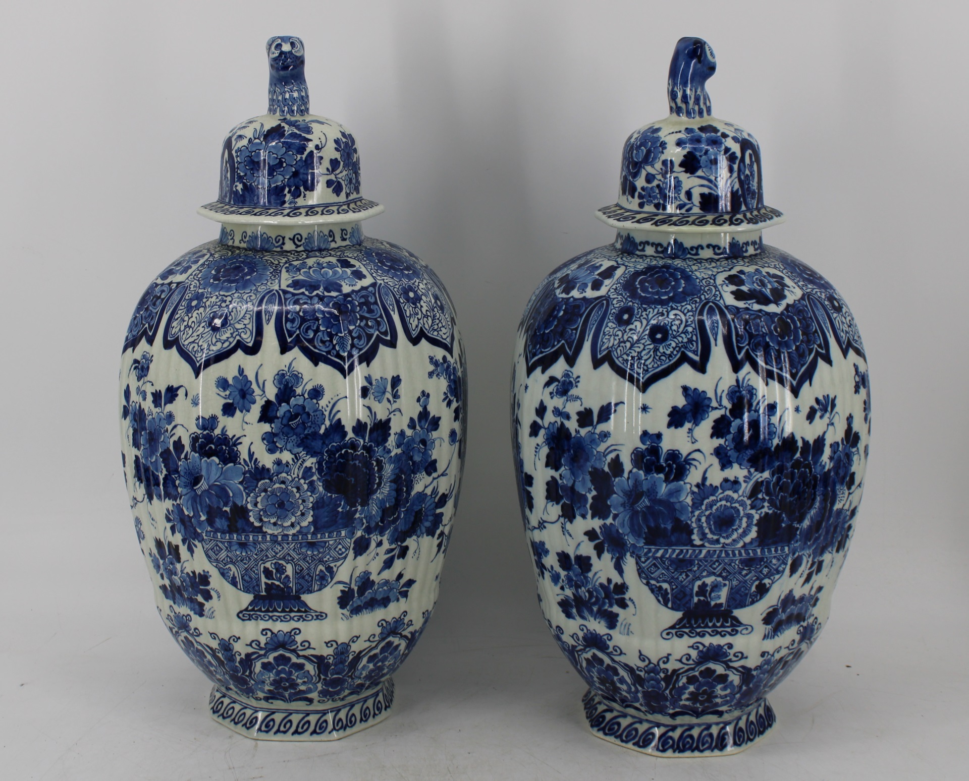 PAIR OF DELFT BLUE & WHITE PORCELAIN