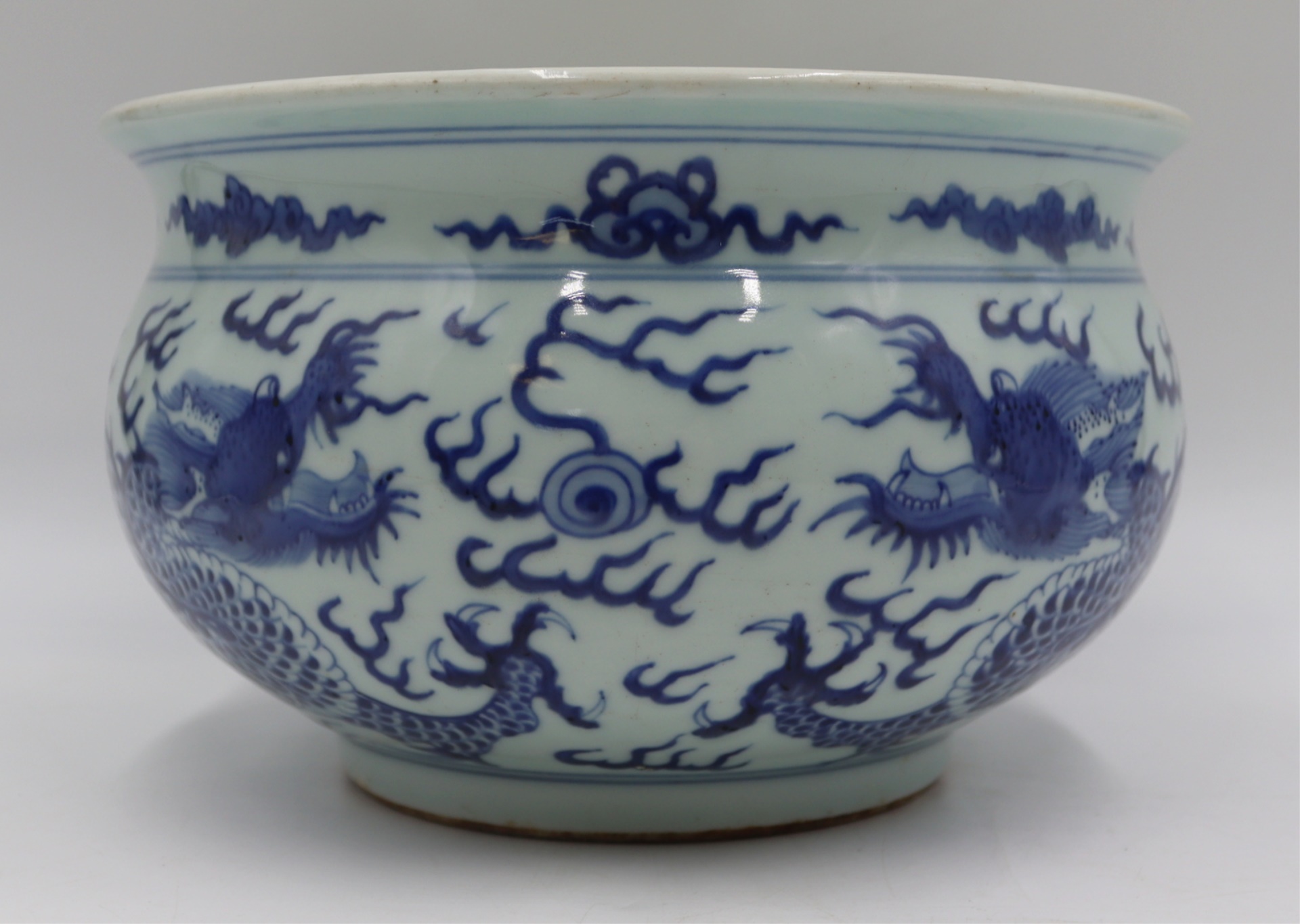 CHINESE BLUE AND WHITE JARDINIERE 3bc6ba