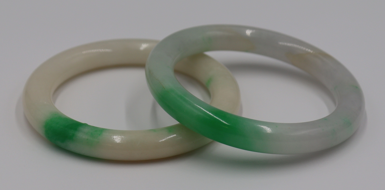  2 WHITE AND GREEN JADE BANGLE 3bc6cb