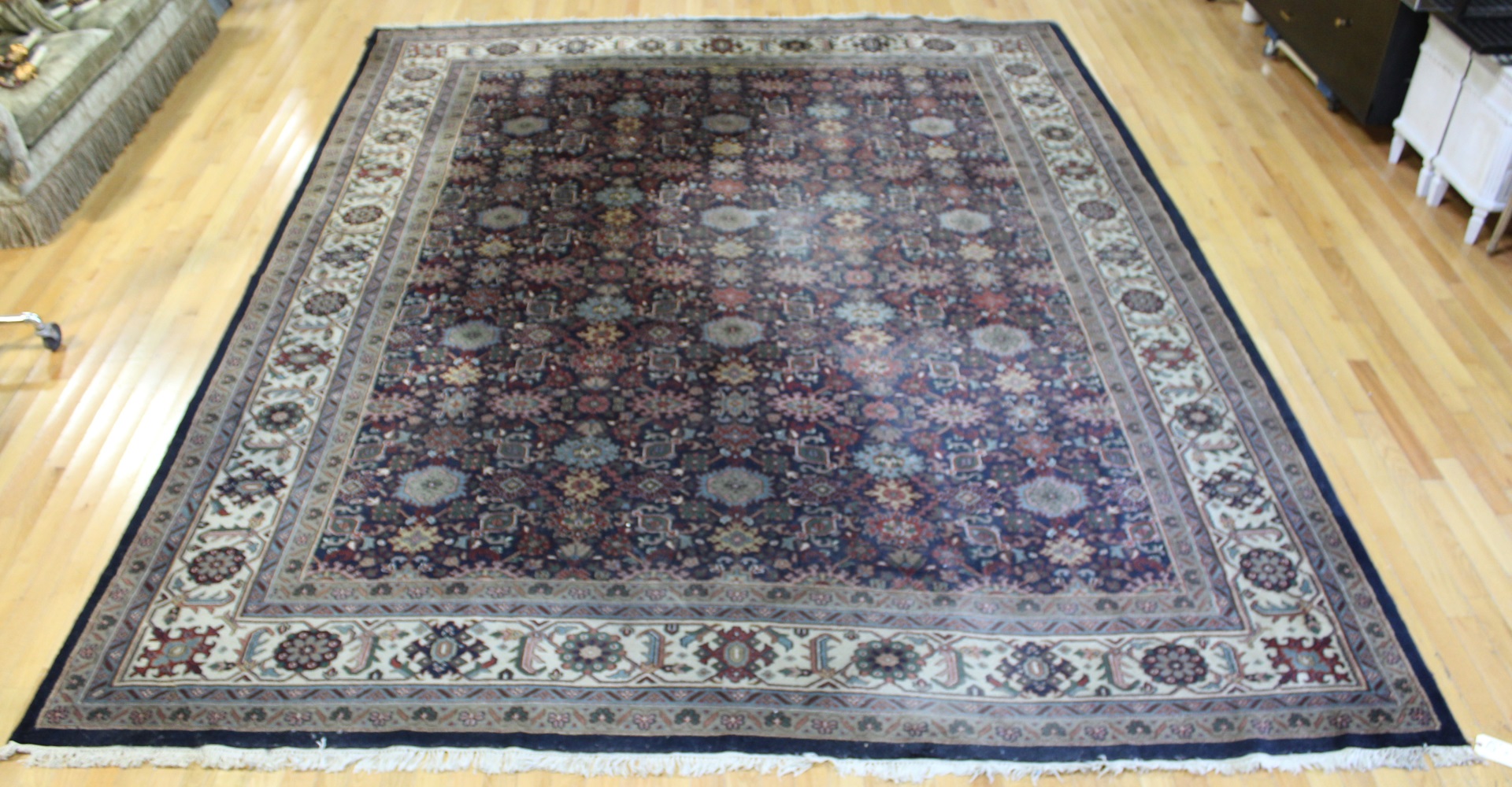 ANTIQUE FINELY HAND WOVEN CARPET  3bc6d9