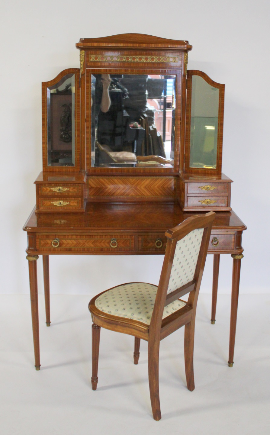 AN EDWARDIAN SATINWOOD DRESSER