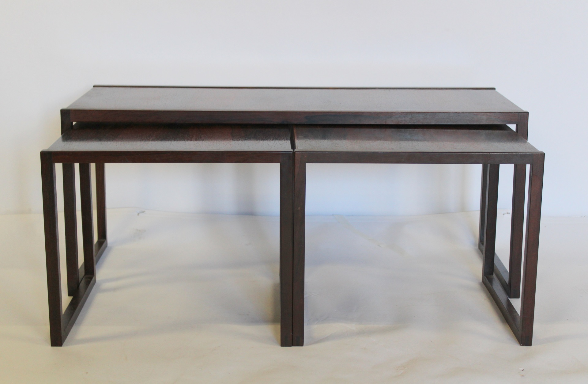 MIDCENTURY SIGNED NESTING TABLE 3bc729