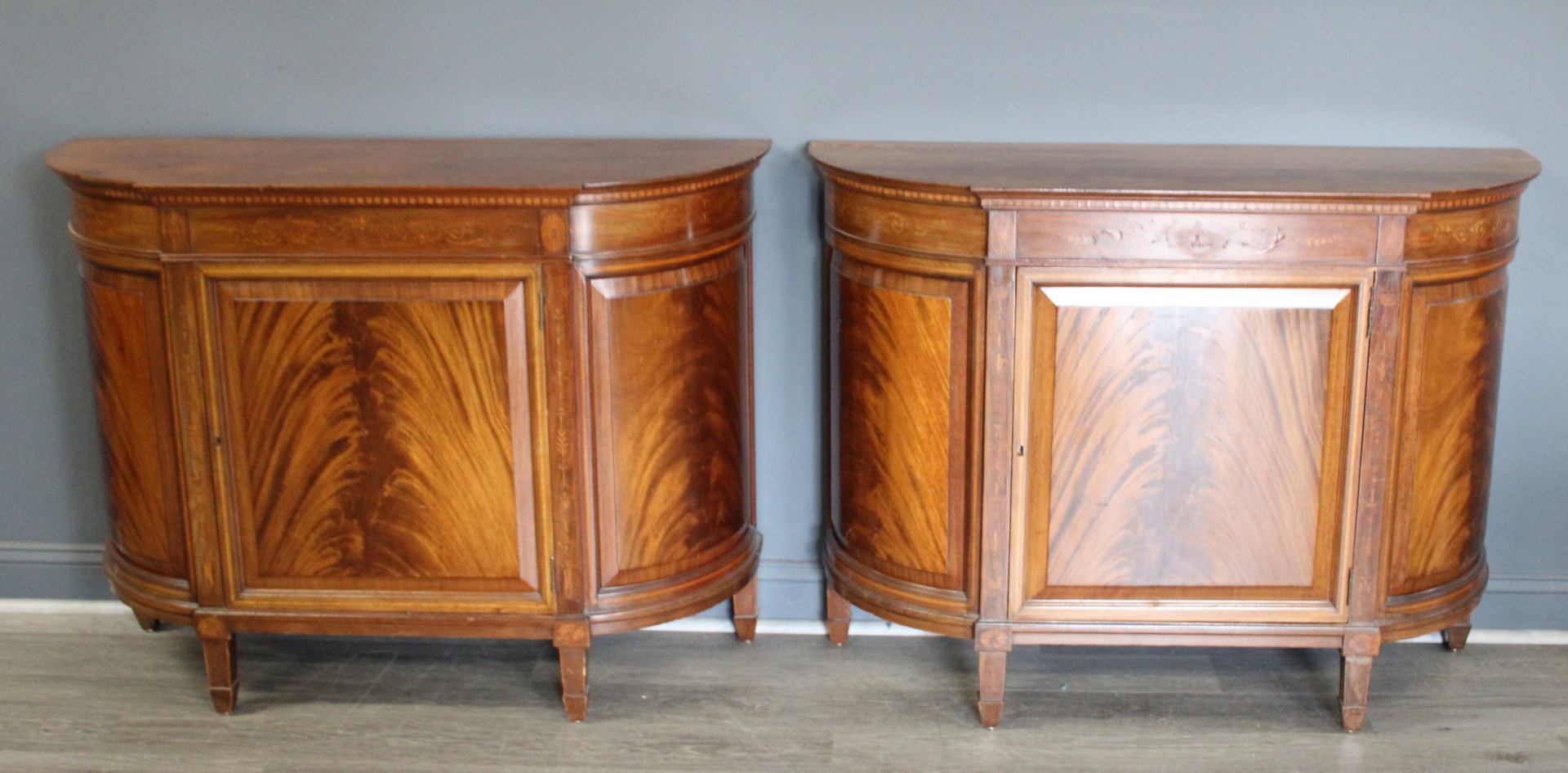 PAIR OF ANTIQUE MAHOGANY DEMILUNE 3bc743