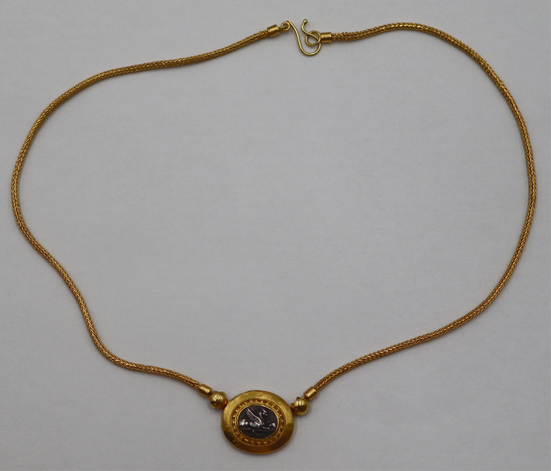 JEWELRY. GRECIAN STYLE 22KT GOLD