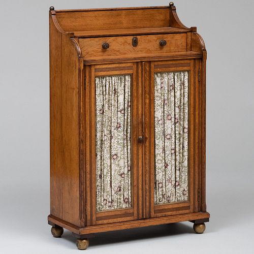 VICTORIAN OAK CHIFFONIER WITH RAISED 3bc8f1