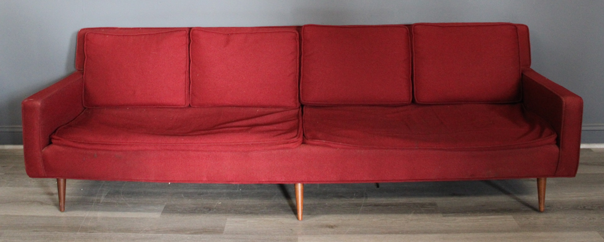 MIDCENTURY UPHOLSTERED SOFA Nice 3bcb66