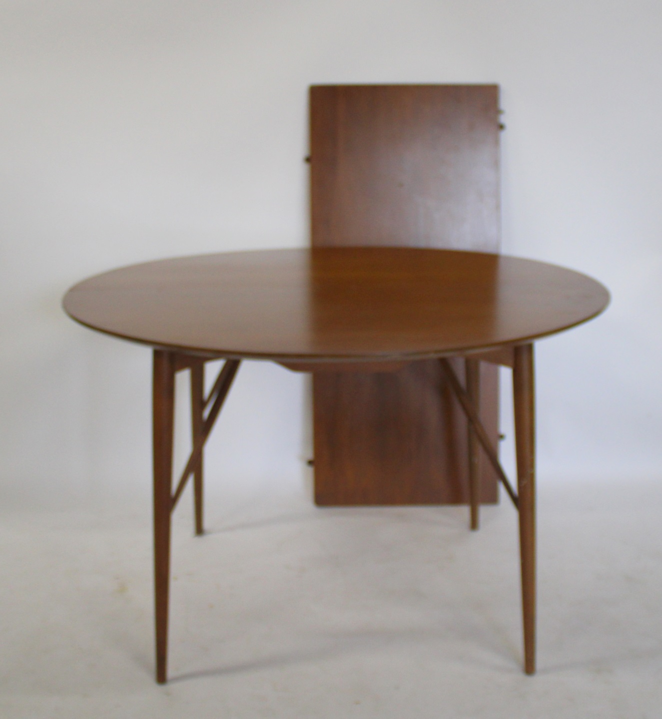 MIDCENTURY DINING TABLE AND LEAF 3bcb64