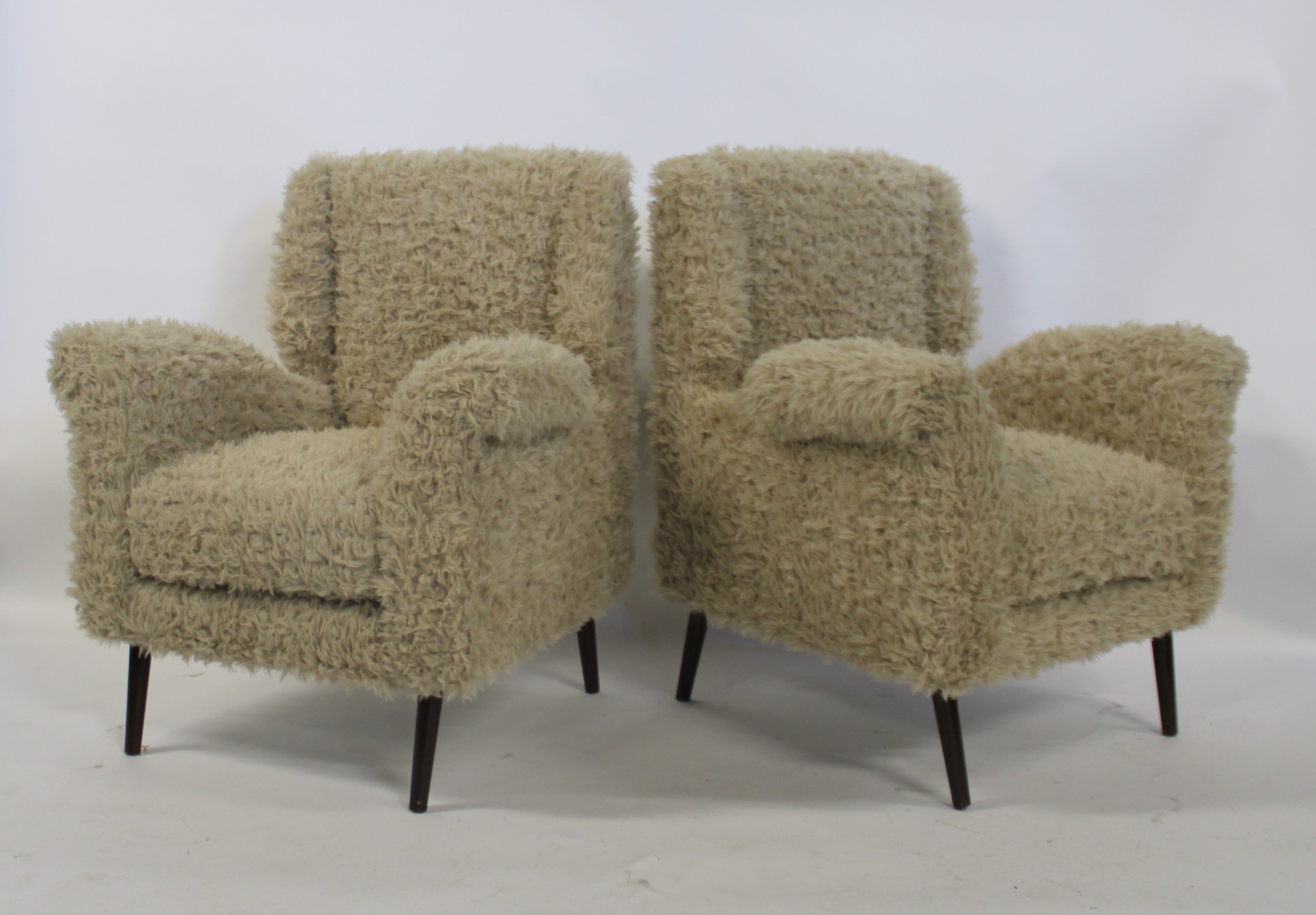 A PAIR OF WOOL UPHOLSTERED ARM 3bcb81
