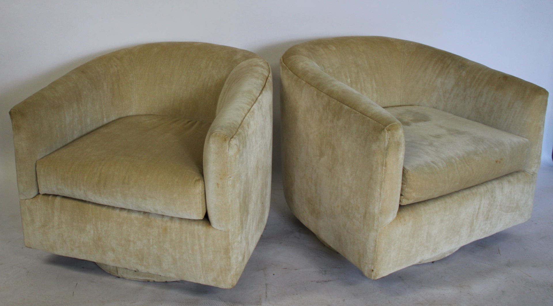 A MIDCENTURY PAIR OF UPHOLSTERED SWIVEL