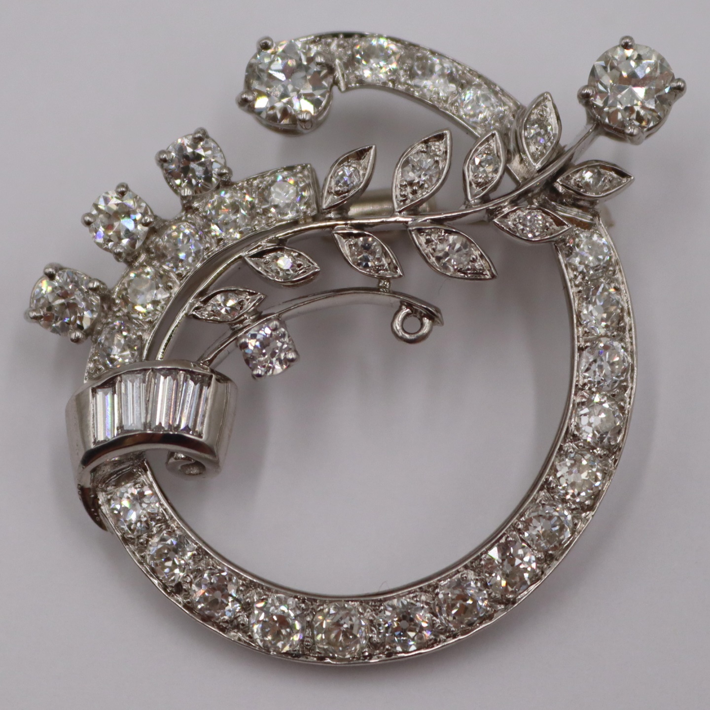 JEWELRY. PLATINUM AND DIAMOND WREATH