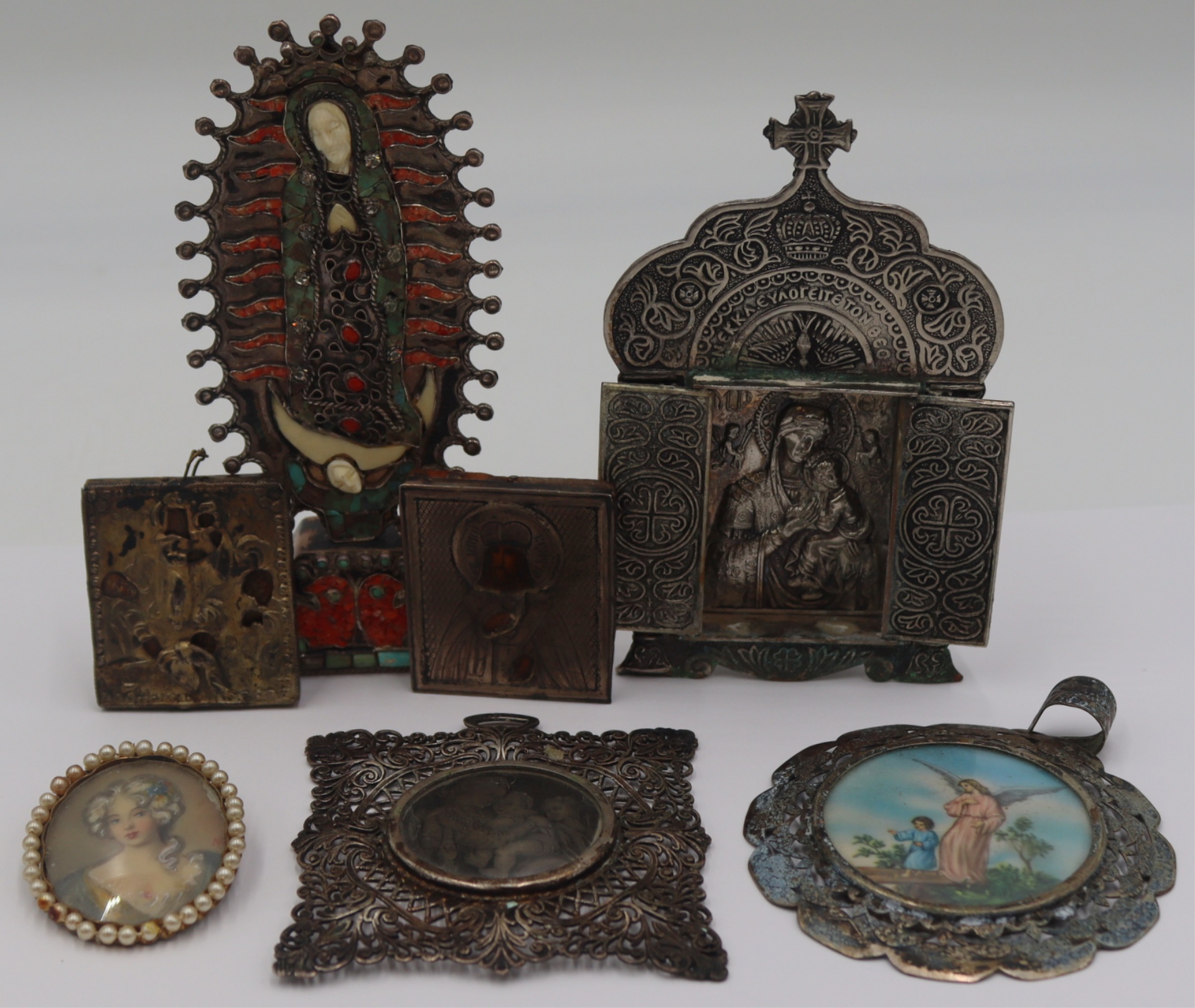 SILVER. GROUPING OF RELIGIOUS OBJECTS