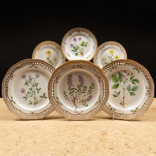 SET OF TWELVE FLORA DANICA PORCELAIN 3bcce0