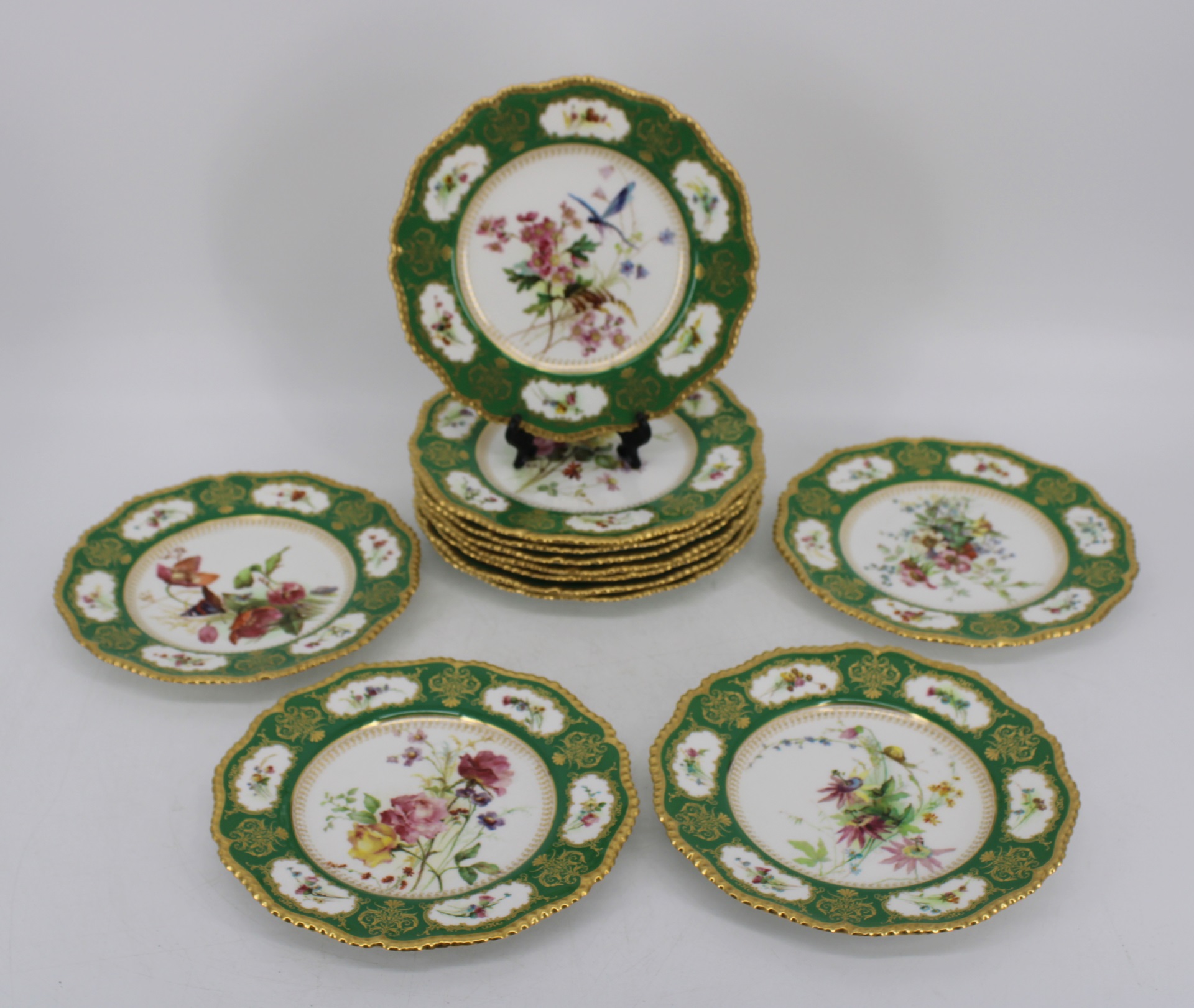 12 ROYAL WORCESTER PORCELAIN PLATES.