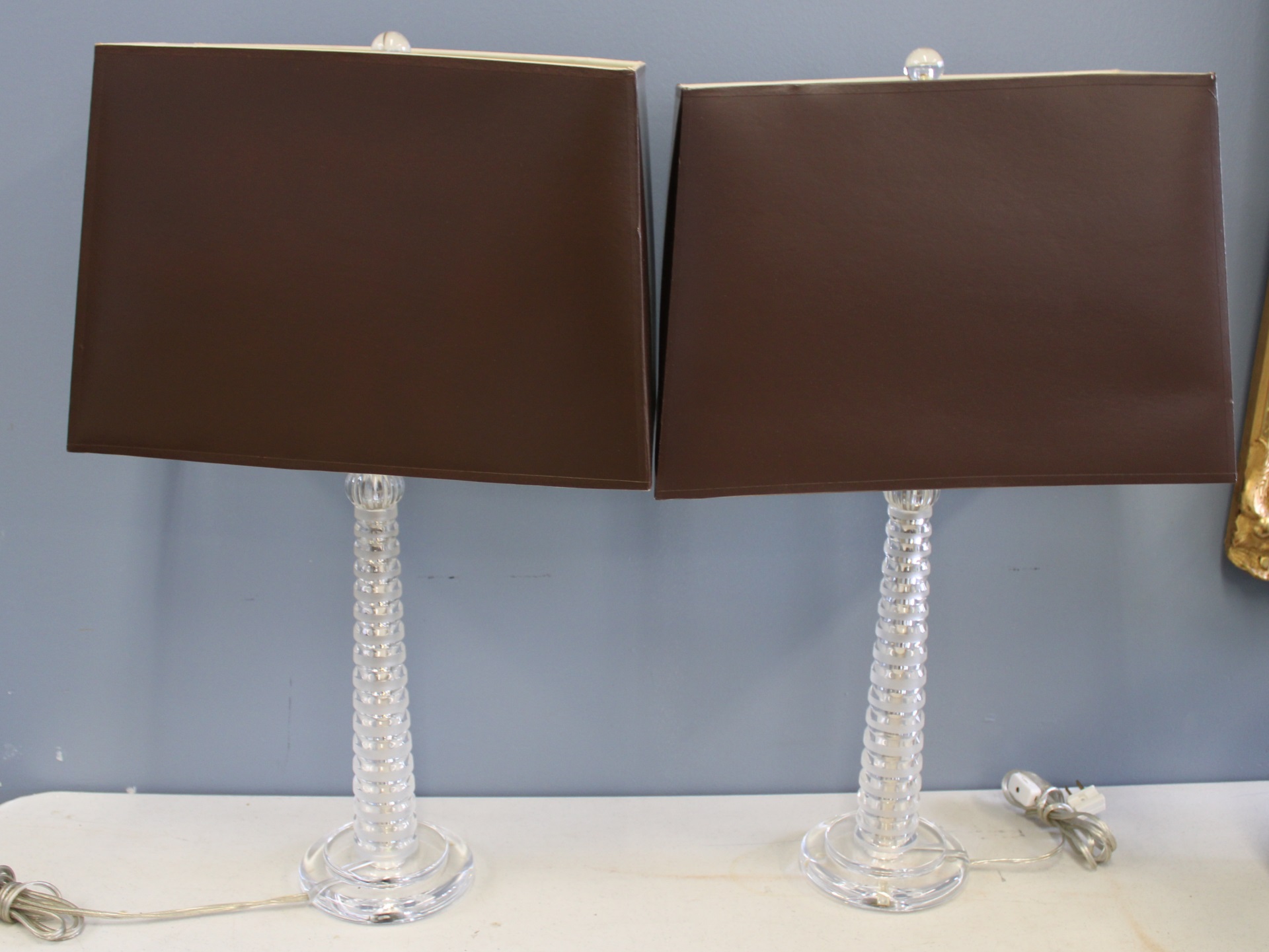 PR OF GLASS LAMPS WITH SHADES Nice 3bced3
