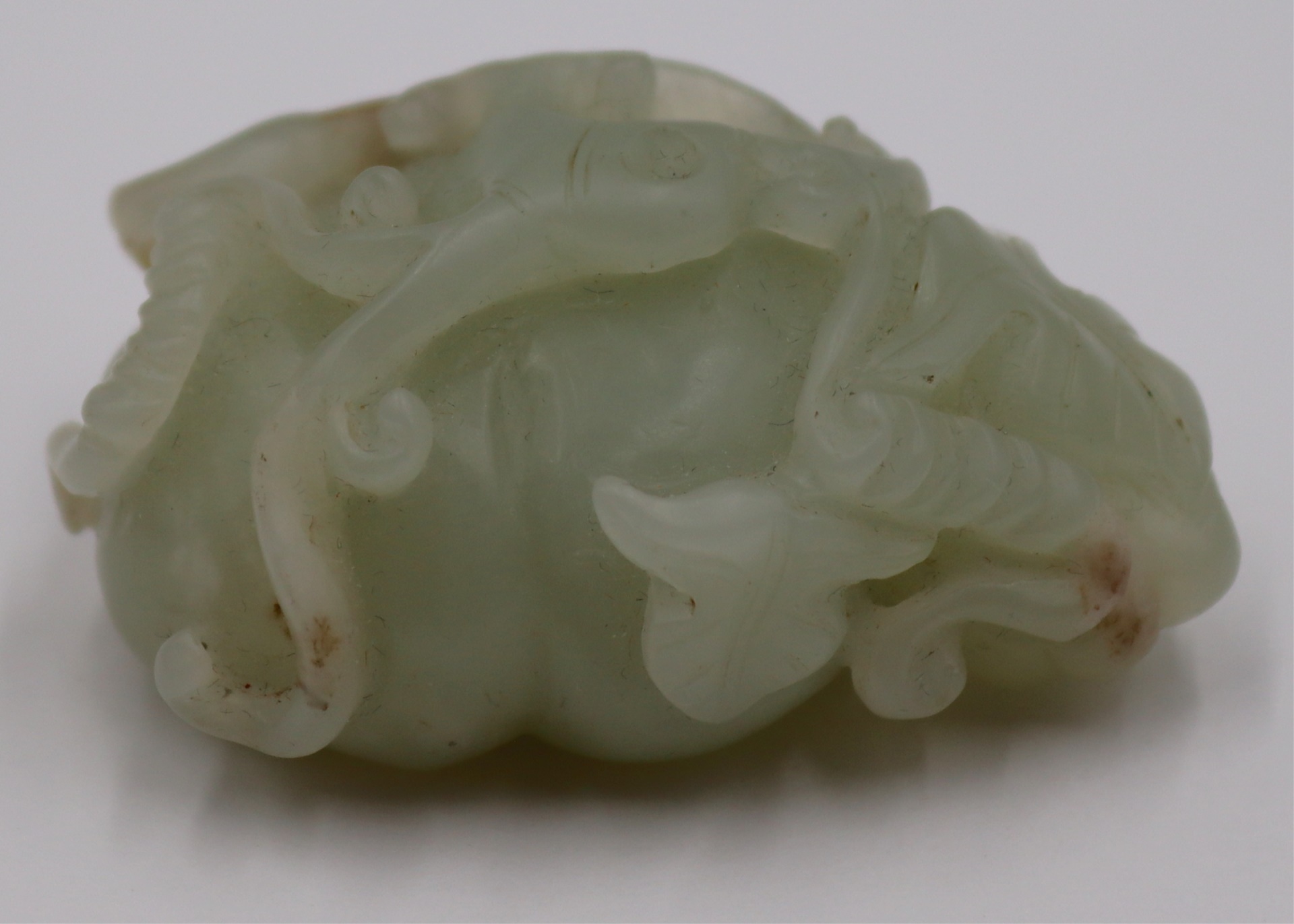 CARVED JADE PENDANT OF A GOURD