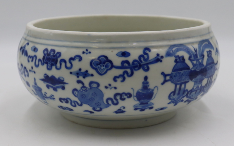 CHINESE KANGXI 100 ANTIQUES BLUE AND