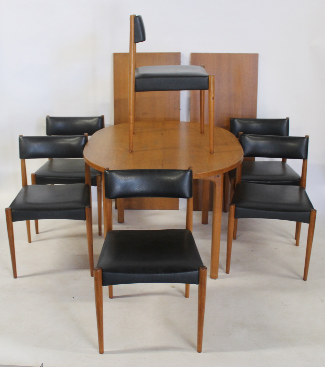 MIDCENTURY DINING TABLE CHAIRS 3bcfa2