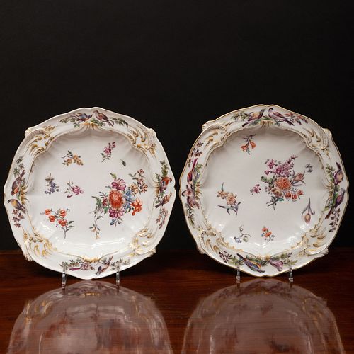 PAIR OF CHELSEA PORCELAIN PLATESGold