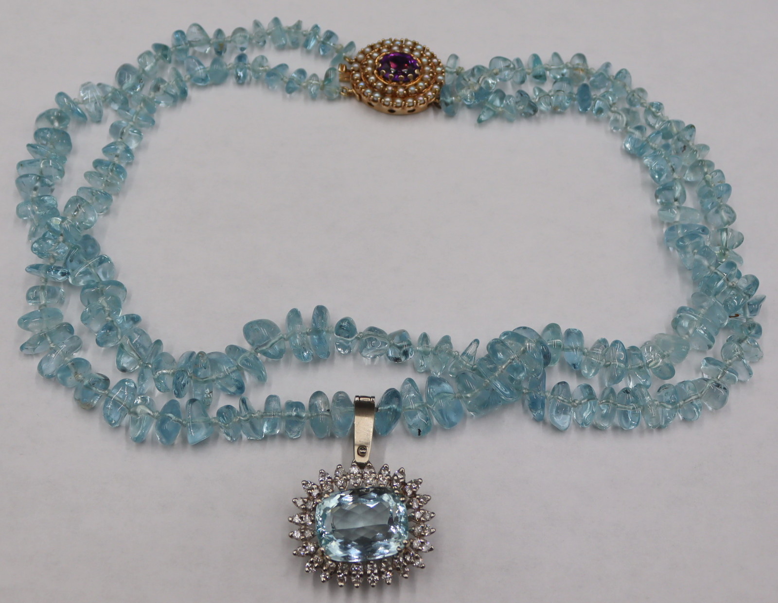 JEWELRY. 14KT GOLD AND AQUAMARINE NECKLACE.