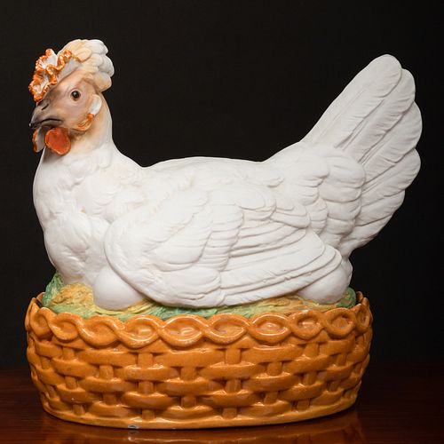 ENGLISH PORCELAIN MODEL OF A HEN 3baaee