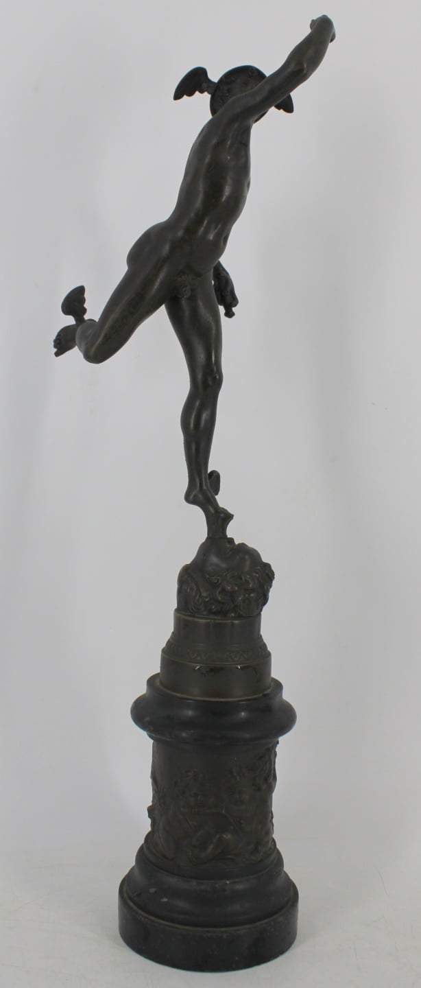 ANTIQUE AND FINELY EXECUTED BRONZE