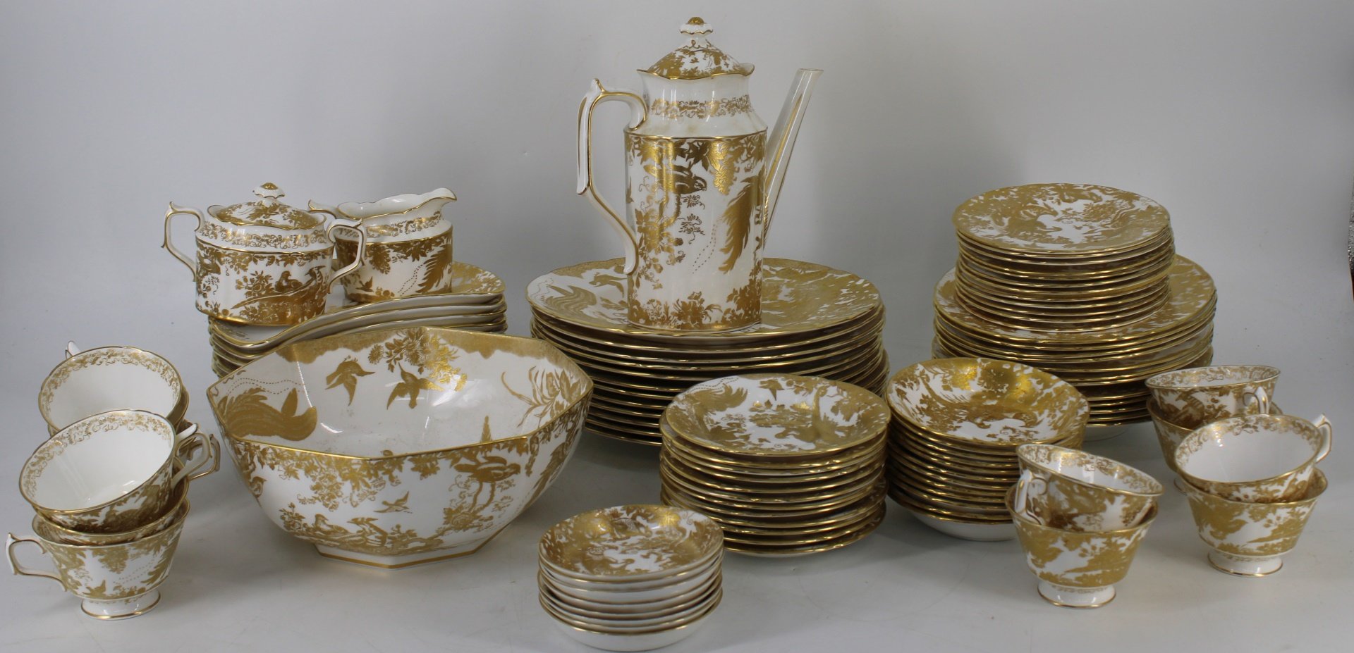 ROYAL CROWN DERBY GOLD AVES PORCELAIN 3babd8