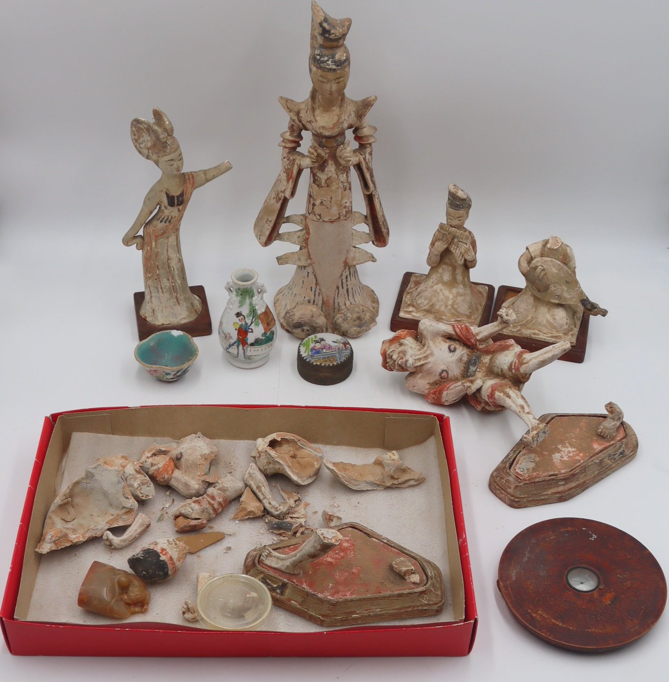 GROUPING OF ANTIQUE AND VINTAGE ASIAN