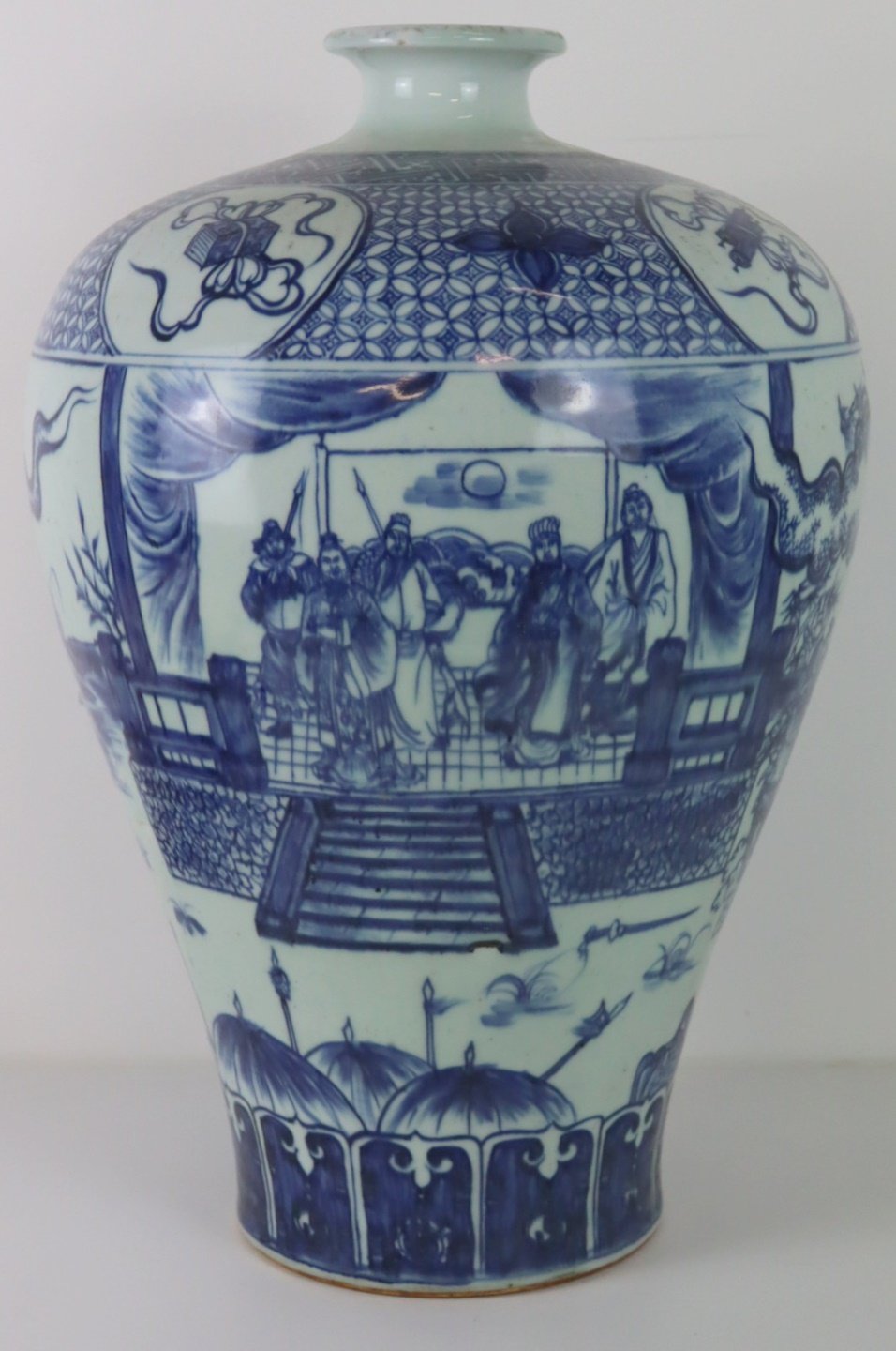 20TH C CHINESE BLUE AND WHITE VASE.