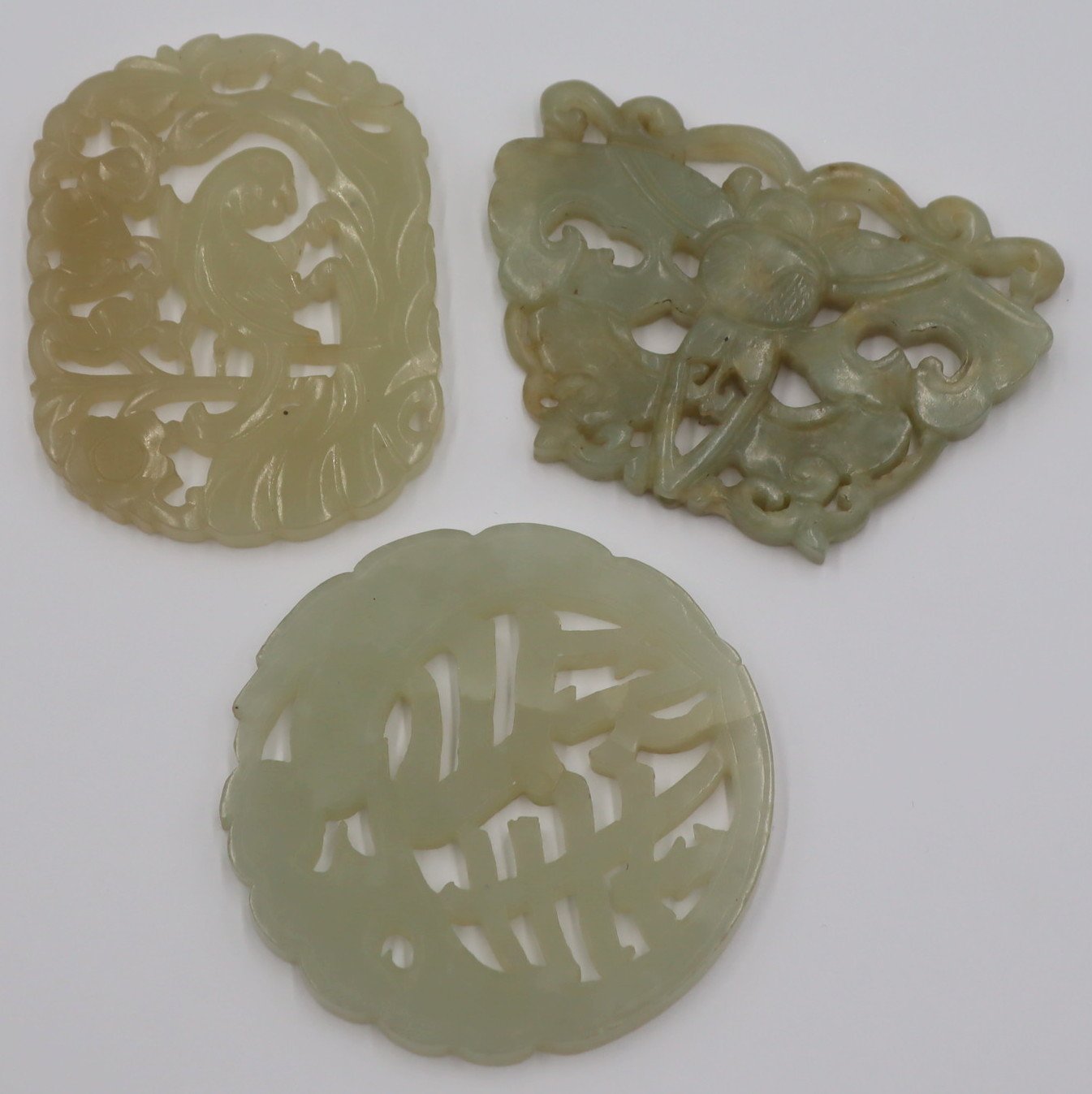  3 ANTIQUE CHINESE CARVED JADE 3bac1a
