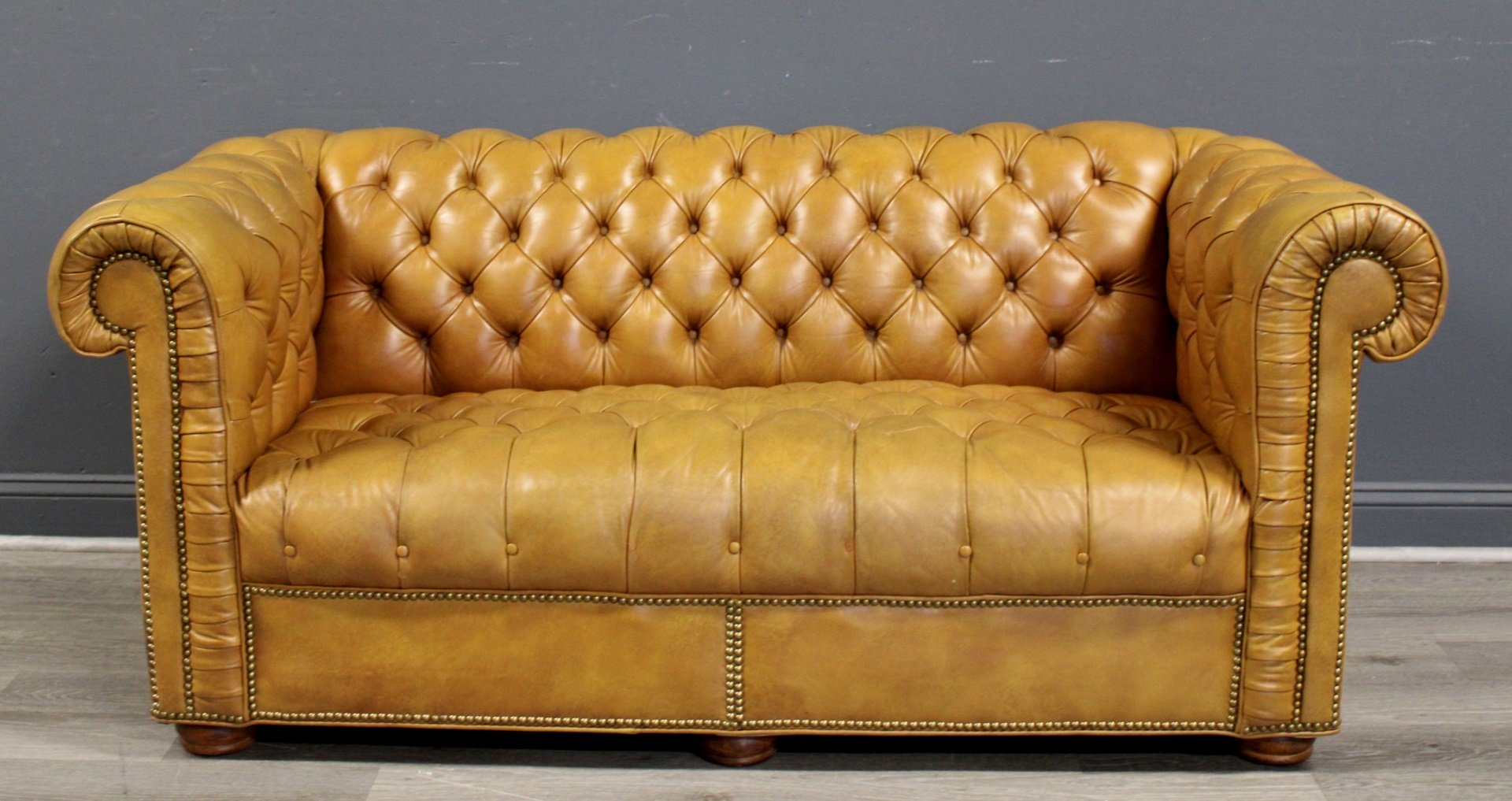 VINTAGE AND QUALITY LEATHER CHESTERFIELD 3bac60