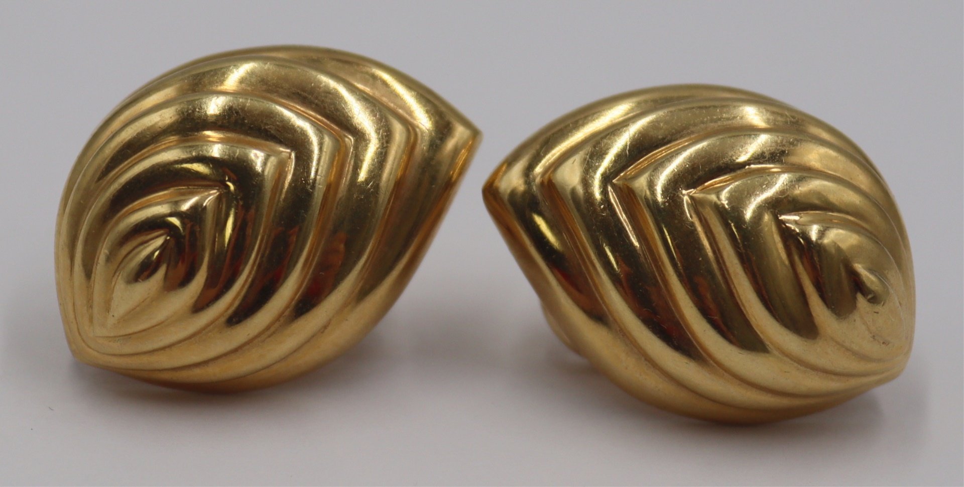 JEWELRY. PAIR OF 18KT GOLD EARRINGS.