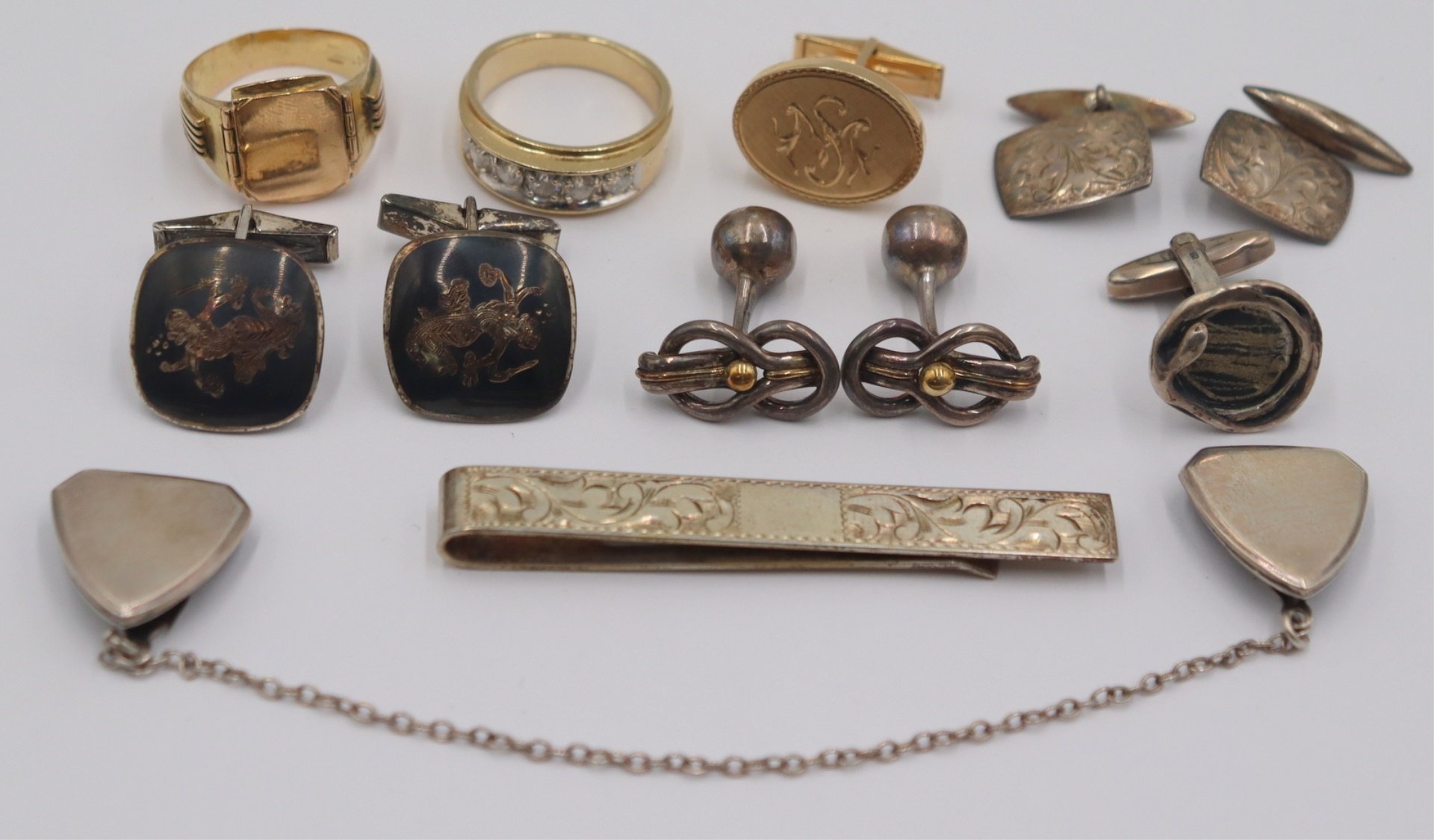 JEWELRY. MEN'S GROUPING OF GOLD