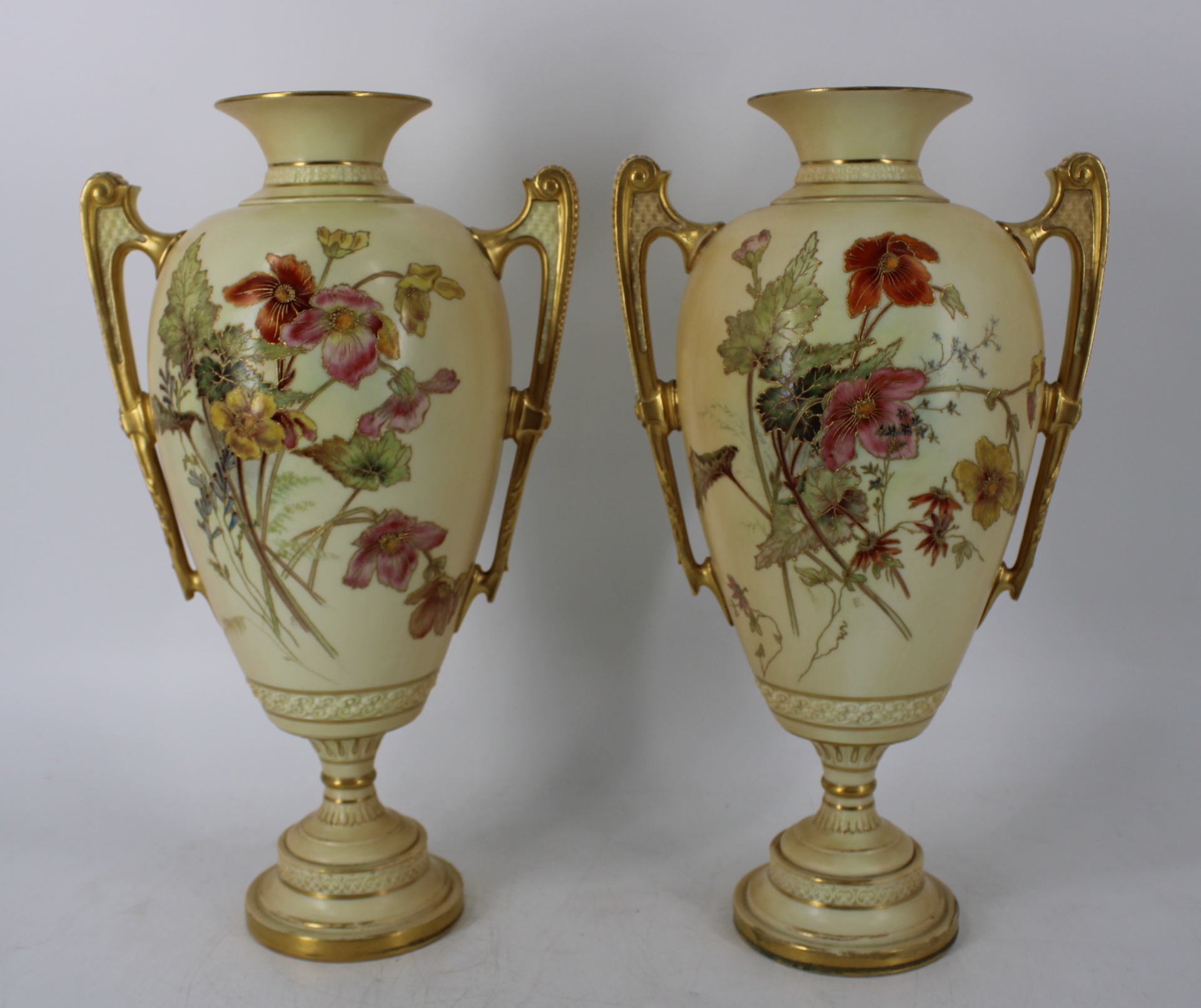 A PAIR OF ROYAL WORCESTER PORCELAIN 3bae31