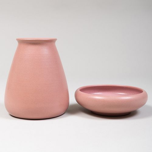 MARBLEHEAD POTTERY VASE AND A LOW 3bae8b