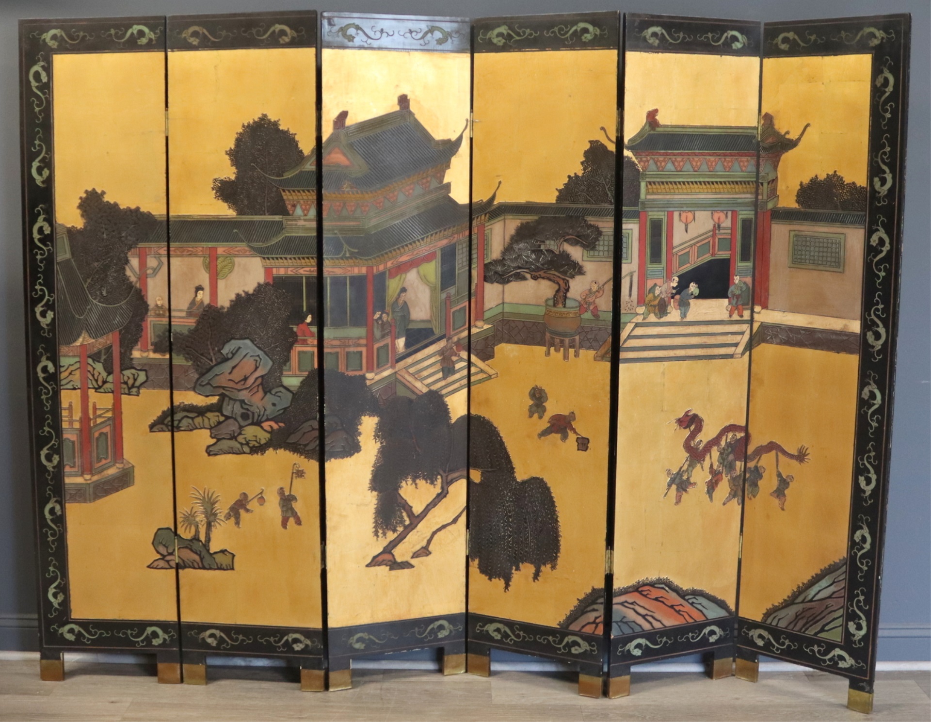 6-PANEL ASIAN LACQUERED AND GILT