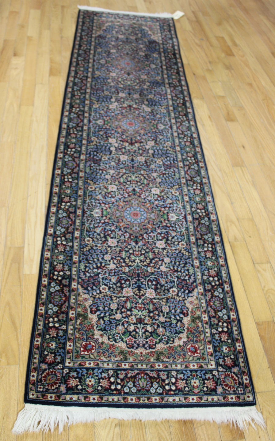 VINTAGE AND FINELY HAND WOVEN RUNNER 3baf7f