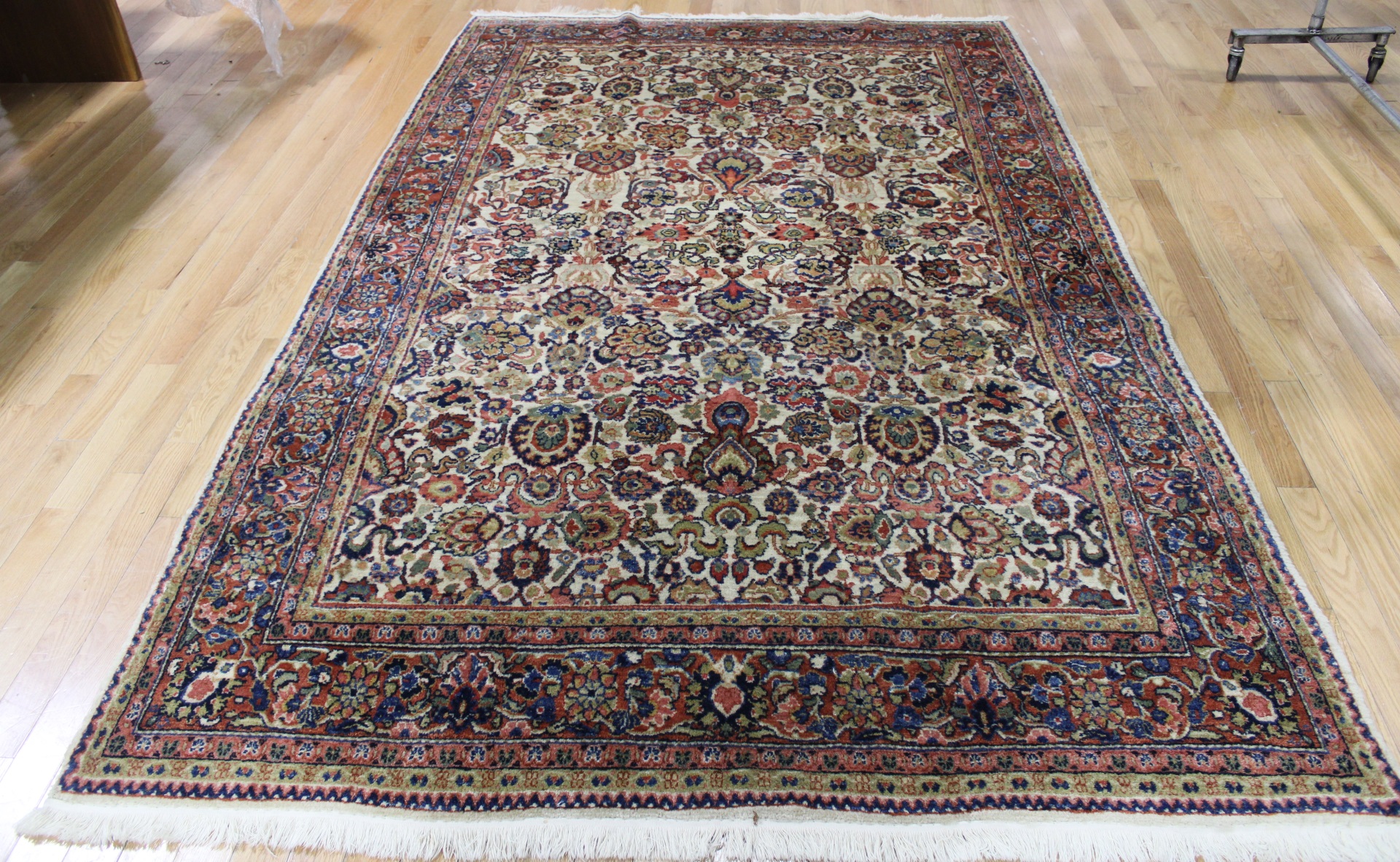 VINTAGE AND FINELY HAND WOVEN CARPET  3baf8d