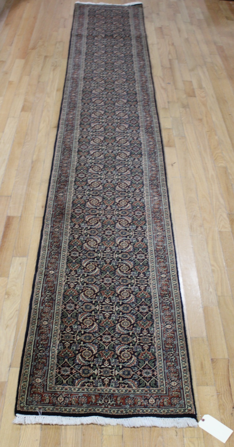 VINTAGE AND FINELY HAND WOVEN RUNNER  3baf9c