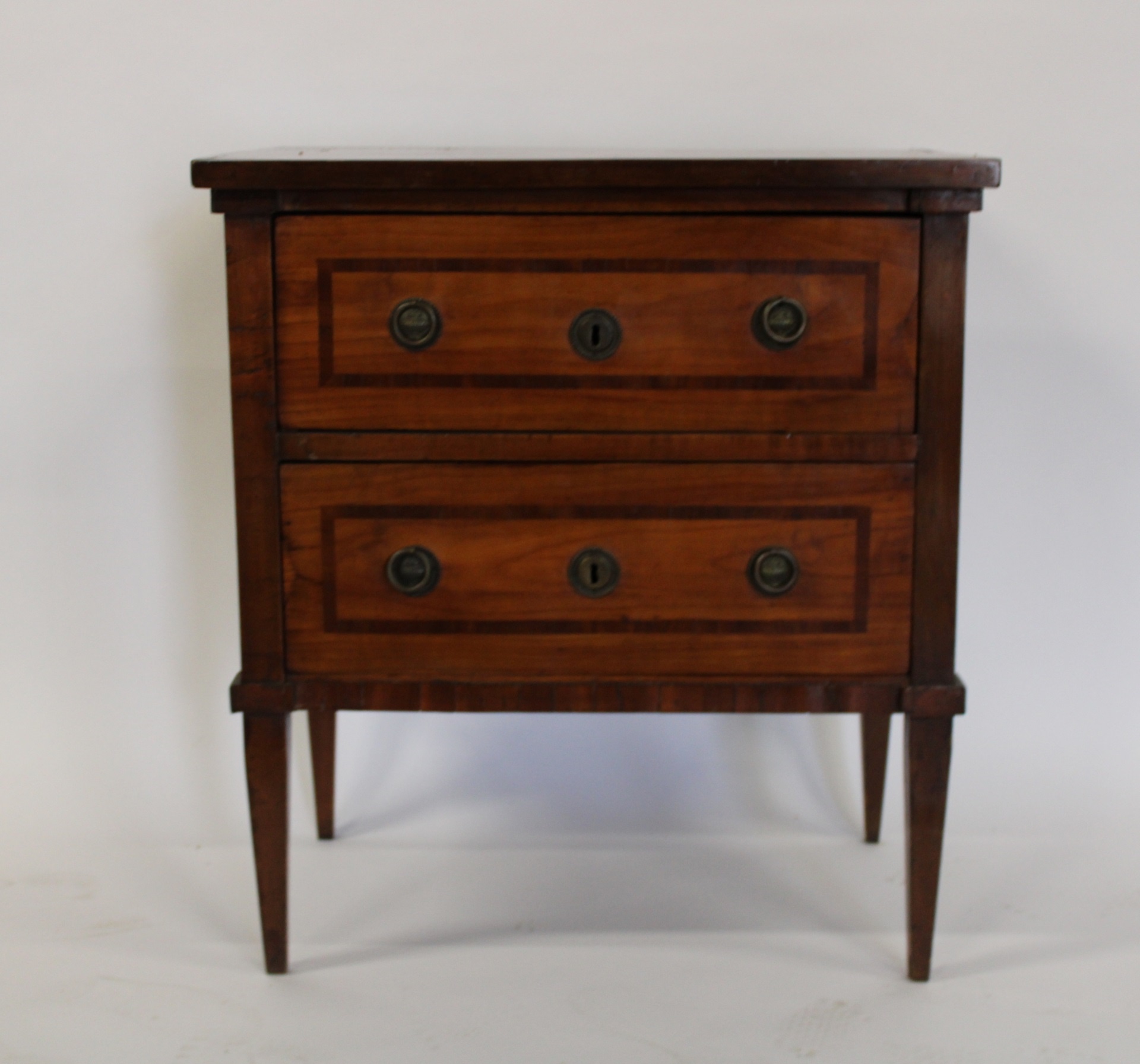 18TH CENTURY ITALIAN 2 DRAWER COMMODE 3bafb3