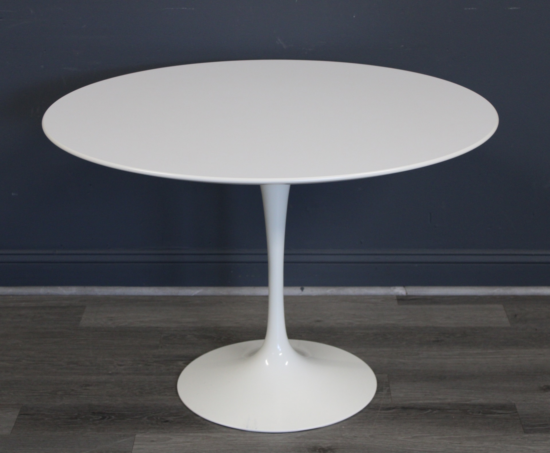 KNOLL SIGNED SAARINEN TULIP TABLE  3bafe4