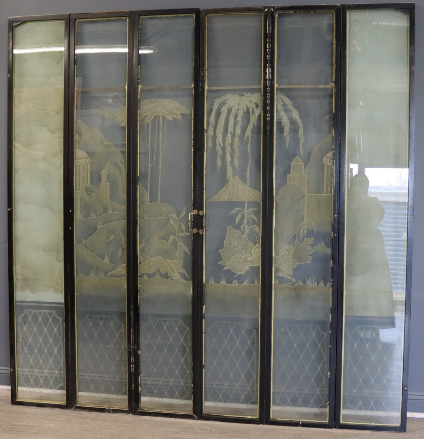 ASIAN ETCHED GLASS PANELS AS DOORS  3bafee