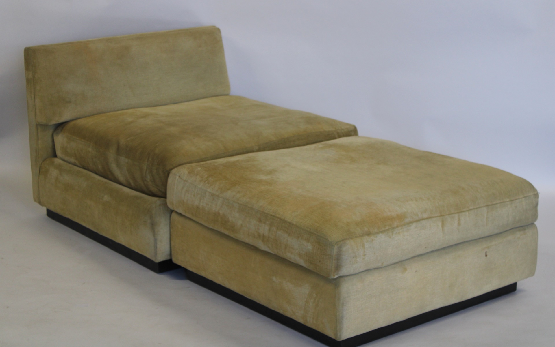 BAKER UPHOLSTERED 2 PIECE CHAISE.