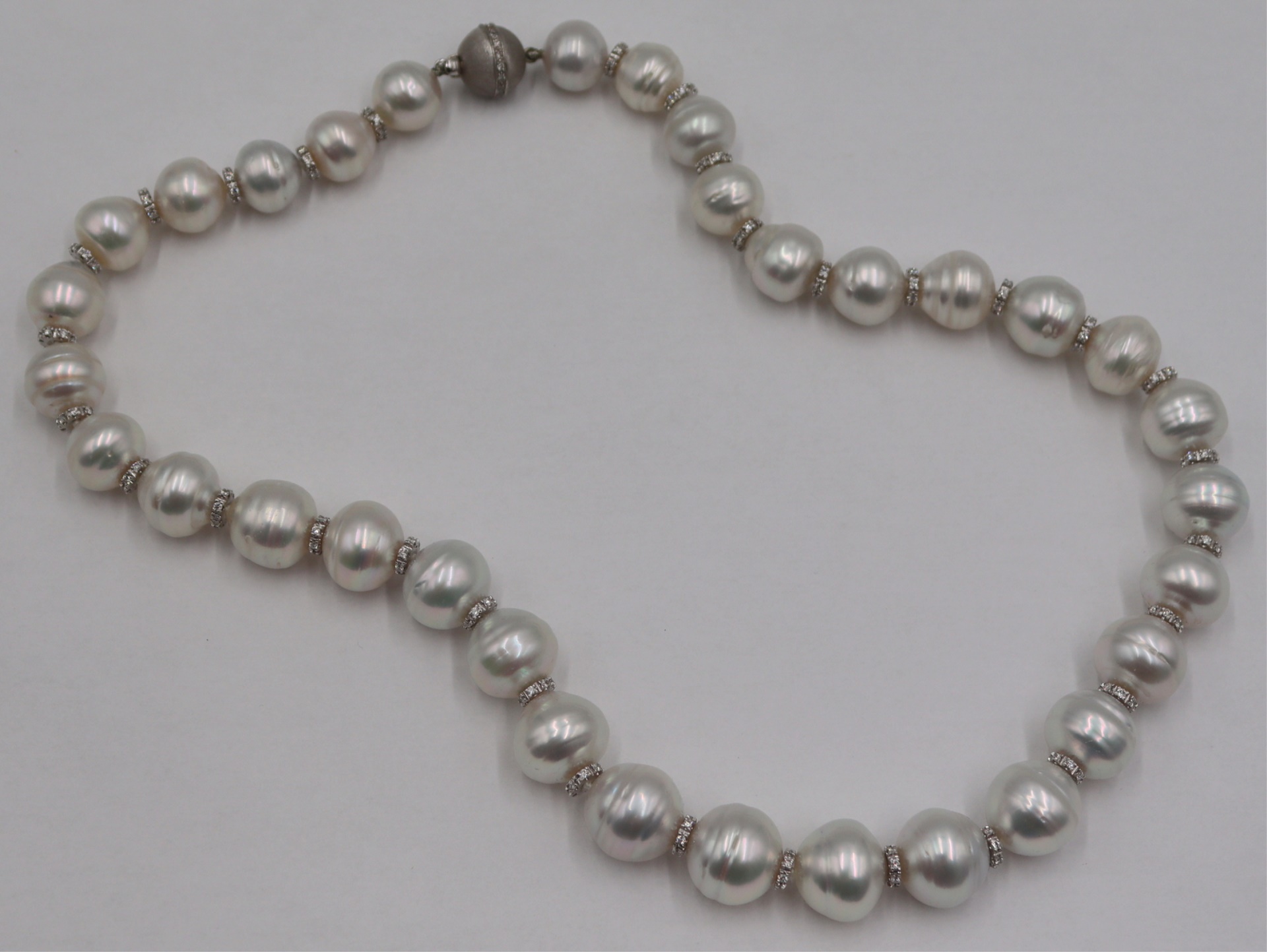 JEWELRY. SOUTH SEA PEARL, 18KT