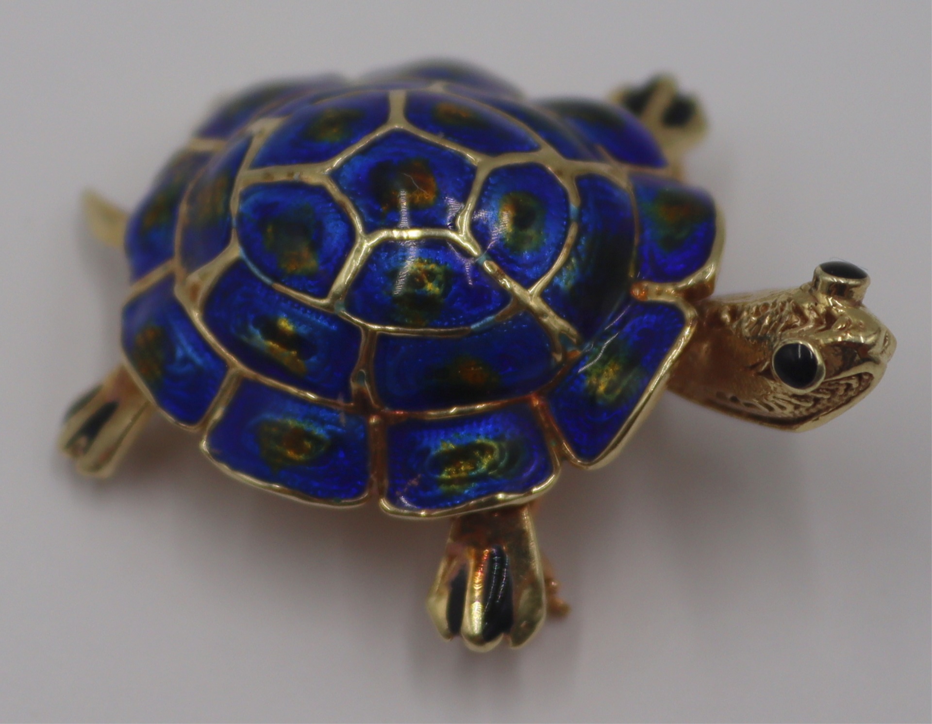 JEWELRY. 14KT GOLD AND ENAMEL TURTLE