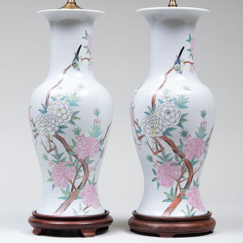 PAIR OF CHINESE FAMILLE ROSE VASES 3bb0be