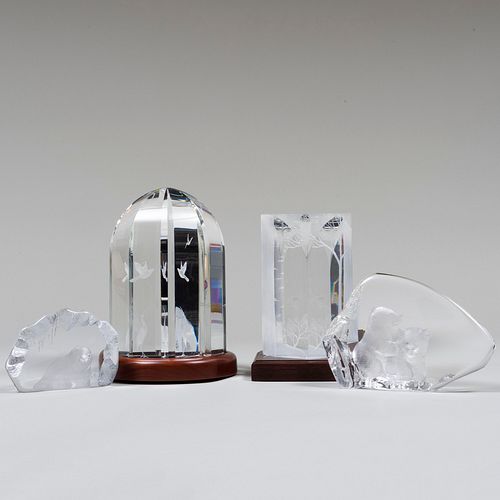 GROUP OF GLASS TABLE ARTICLESComprising An 3bb0c9