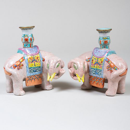 PAIR OF CHINESE EXPORT STYLE PORCELAIN